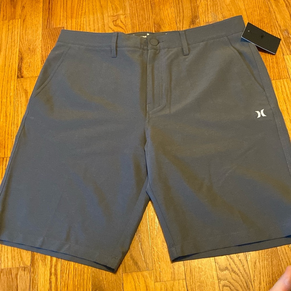 Mens size 34 NWT Hurley walk short.
